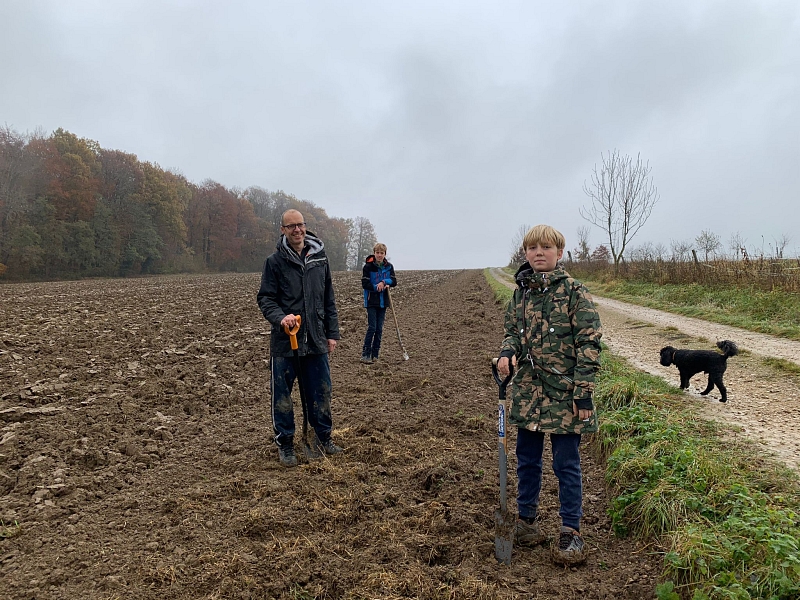 Pflanzung einer 120m langen Hecke aus heimischen Wildsträuchern